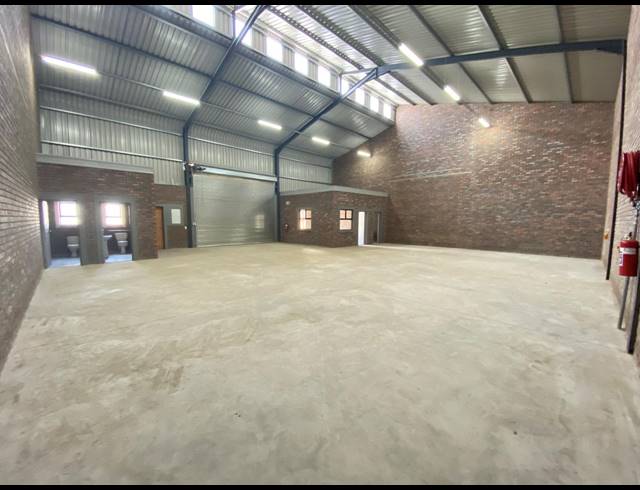 240M² WAREHOUSE TO LET IN MOSSDUSTRIA